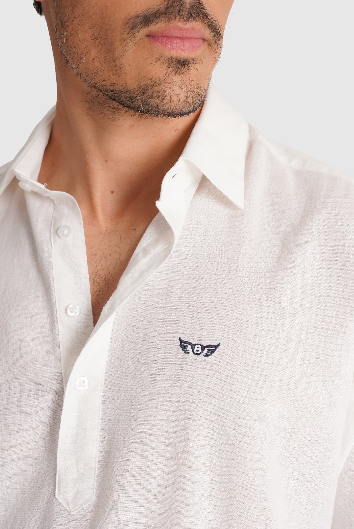 WHITE LONG SLEEVE REGULAR FIT MR SHIRT. BLUE