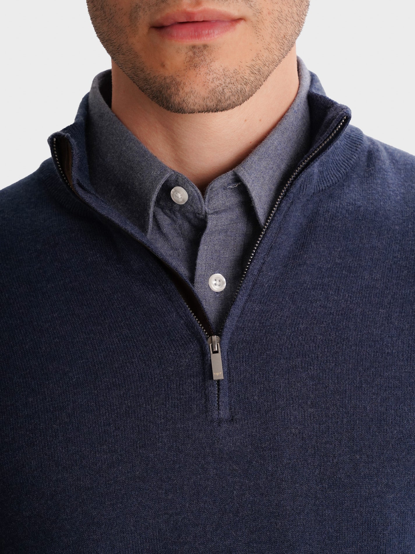 PULLOVER FINO AZUL COM COTOVELEIRA REGULAR FIT MR. BLUE