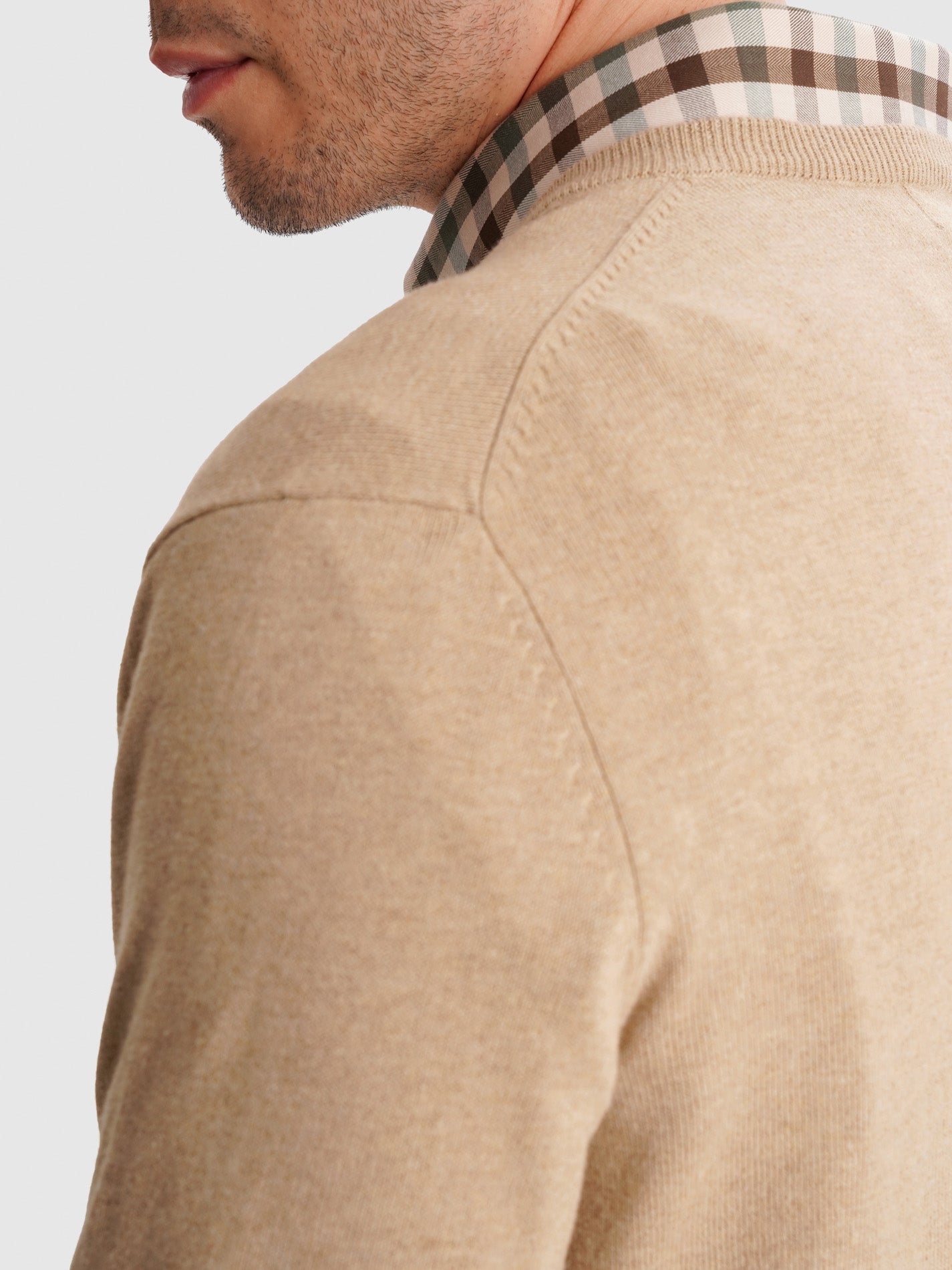 PULLOVER FINO BEGE COM COTOVELEIRA REGULAR FIT MR. BLUE