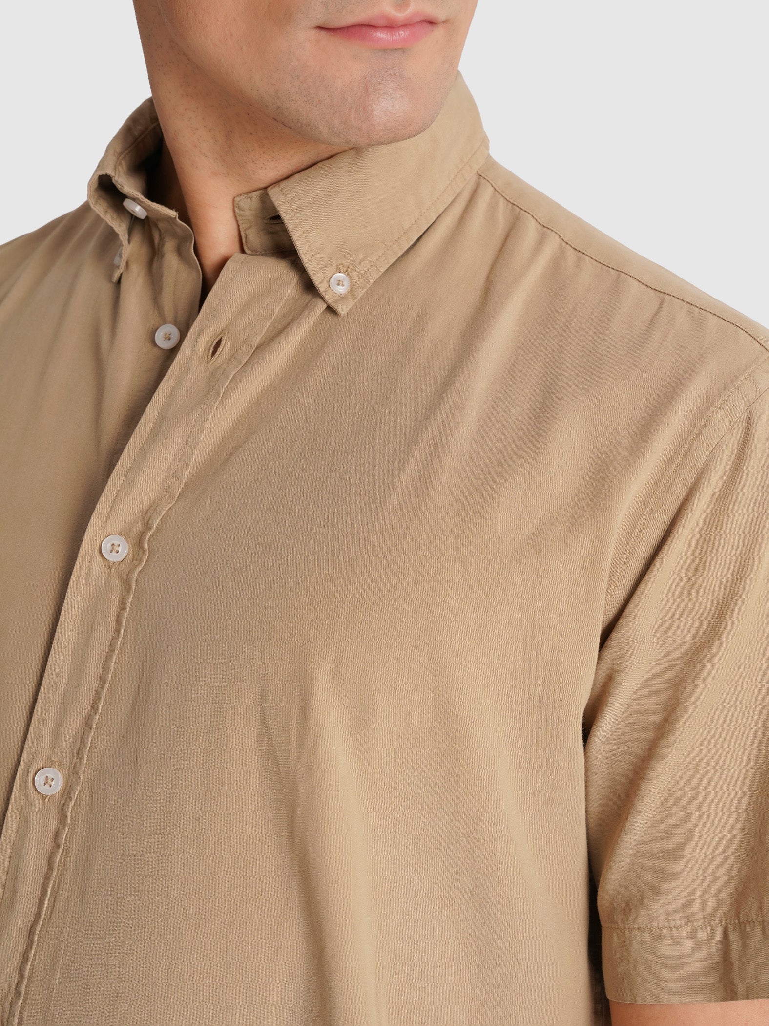 CAMISA POPELINE BEGE MANGA CURTA REGULAR FIT MR. BLUE