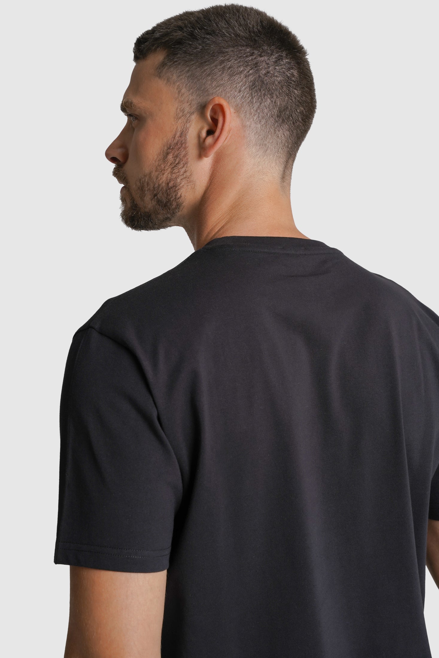 T-SHIRT ALGODÃO REGULAR FIT PRETA LISA MR. BLUE
