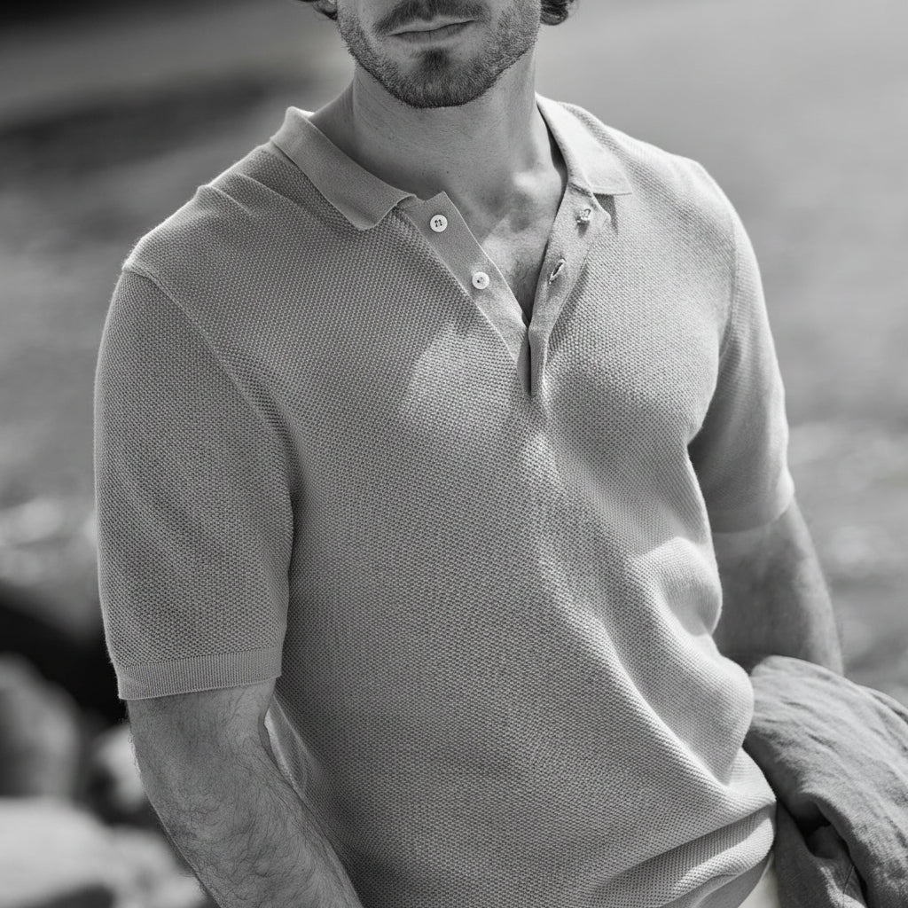 Novo polo de malha Mark Bellucci da coleção Summer Stories: sofisticação e conforto com -40% de desconto na compra da 2ª unidade.