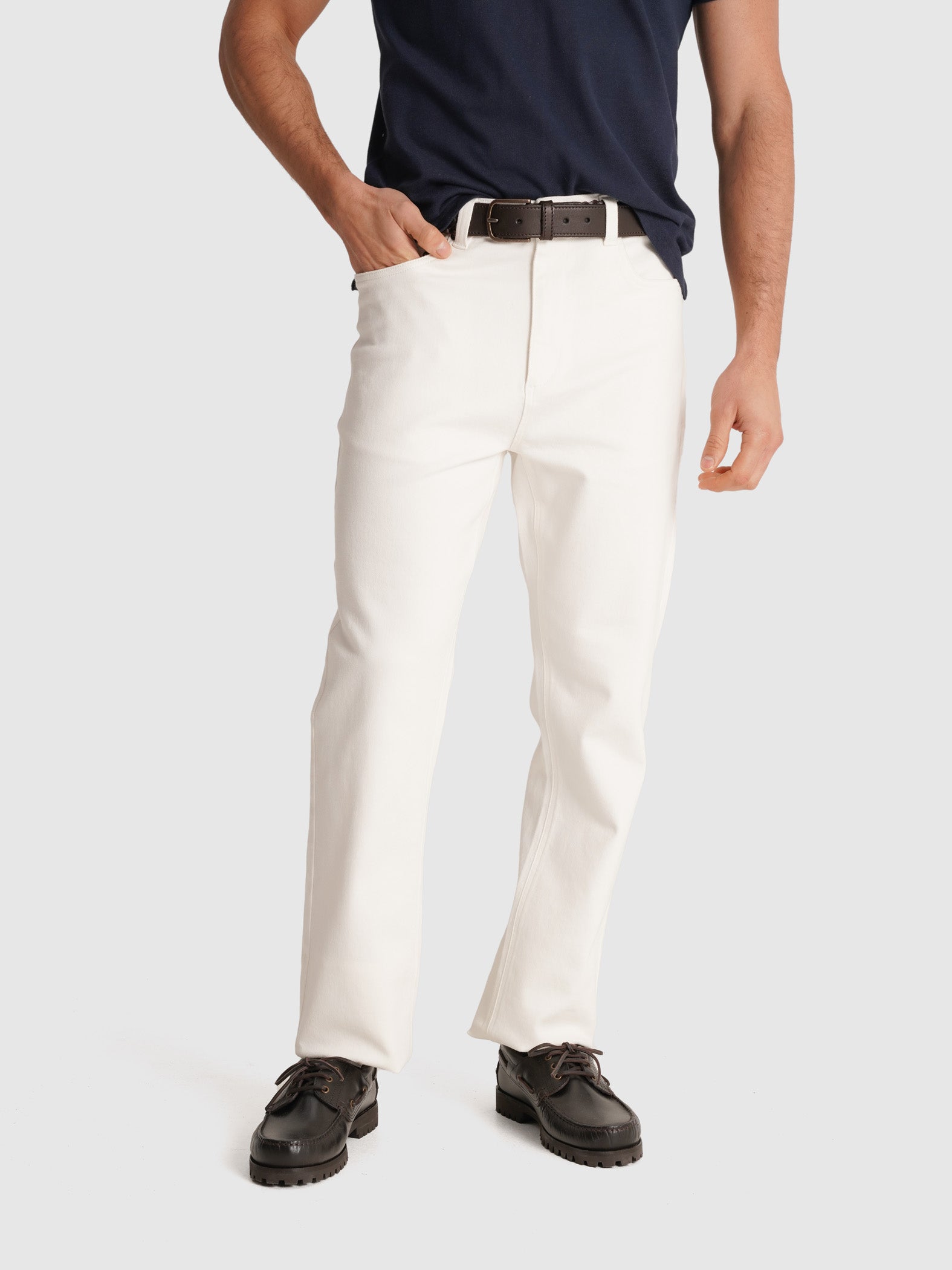 CALÇAS GANGA BRANCAS REGULAR FIT MR. BLUE