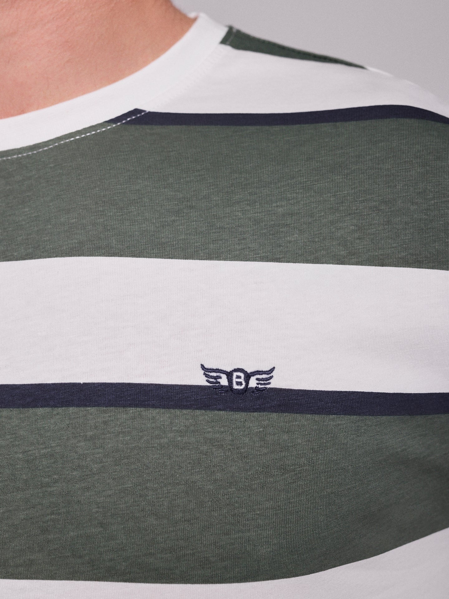 T-SHIRT ALGODÃO VERDE MANGA CURTA REGULAR FIT MR. BLUE