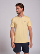 T-SHIRT ALGODÃO AMARELA MANGA CURTA REGULAR FIT MR. BLUE