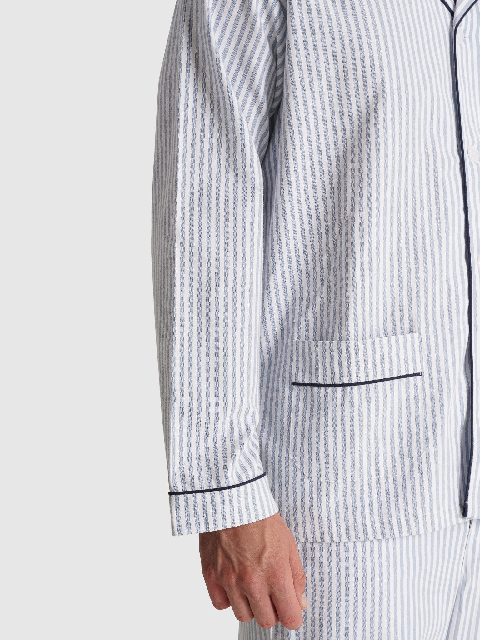 PIJAMA ALGODÃO CLASSIC FIT AZUL ÀS RISCAS MR. BLUE