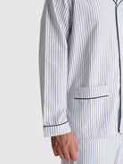 PIJAMA ALGODÃO CLASSIC FIT AZUL ÀS RISCAS MR. BLUE