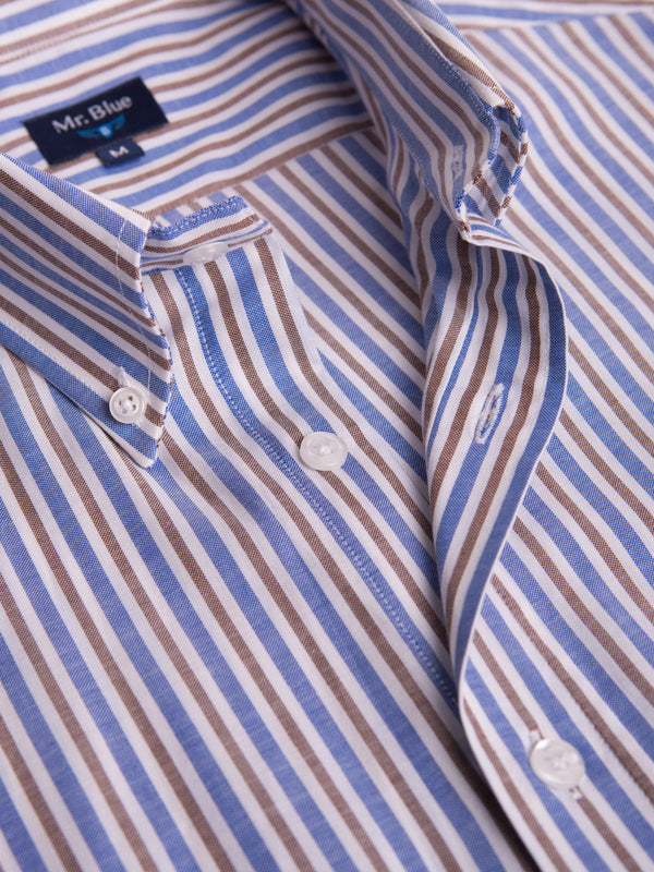 Camisa Oxford manga curta riscas largas azul claro e castanho