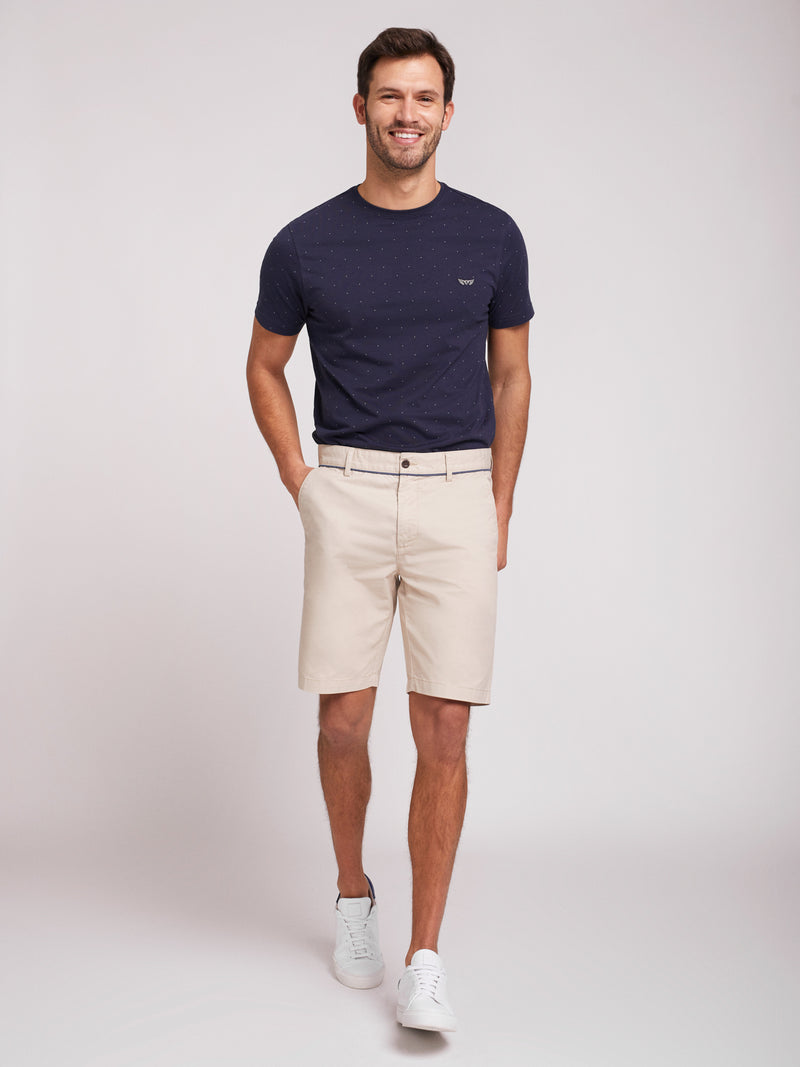 Calções bermuda Chino bege em algodão classic fit