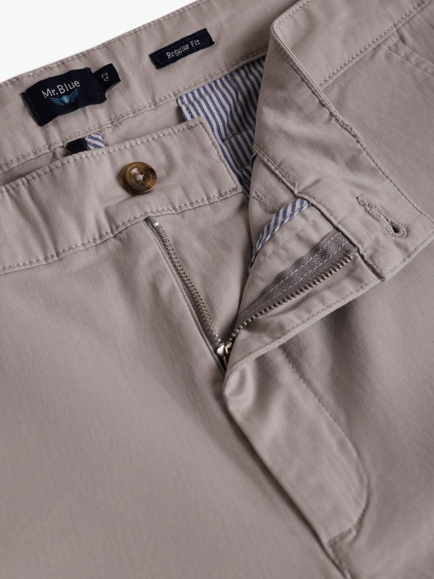 Calções Regular Fit Brancos Mr. Blue